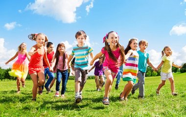 משחקים עם ענקים (נדרשים 100 מ”ר לקיום הפעילות)