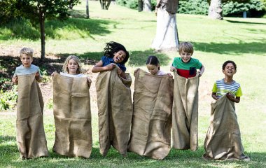 משחקים עם ענקים